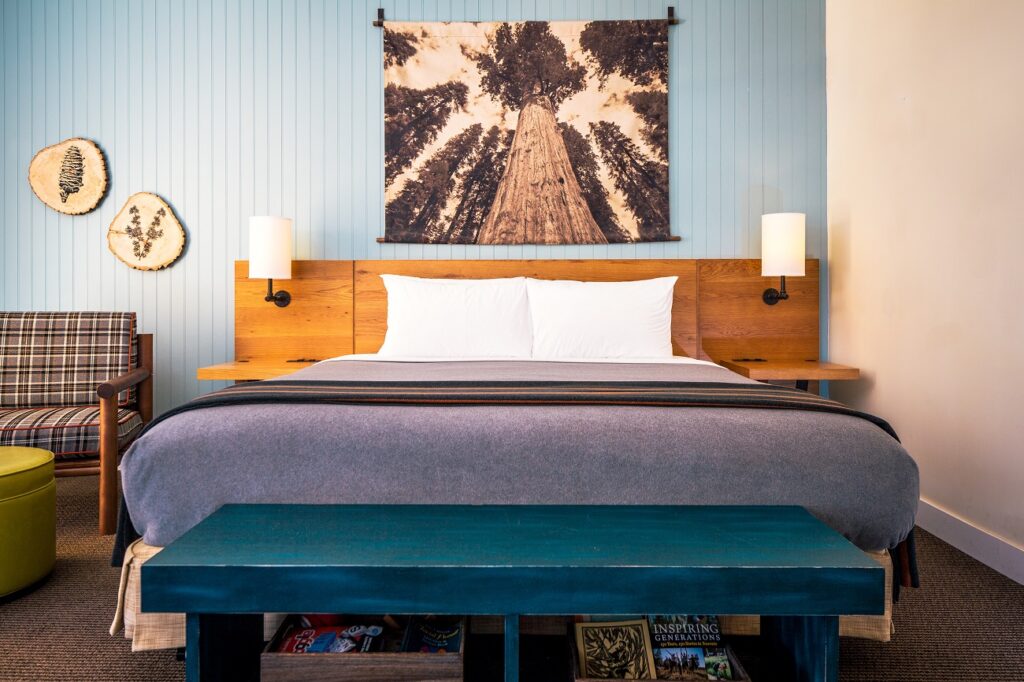 Rush Creek Lodge King Bed (Kim Carroll)